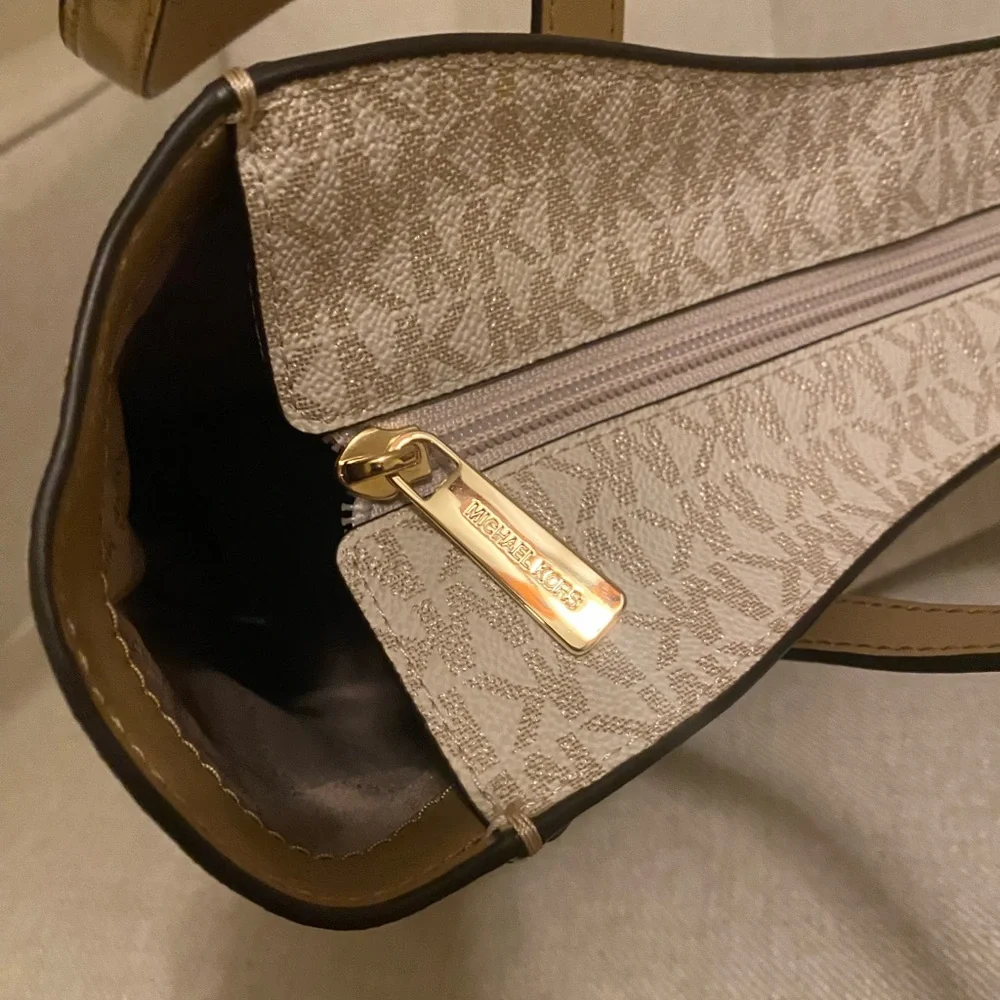 NWT MICHAEL KORS Leida Large Metallic Signature Logo Tote Bag